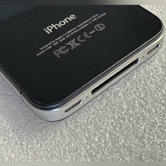 Apple iPhone 4S - Black, 16GB, Excellent Condition!! (Verizon, see listing) - Picture 10 of 10